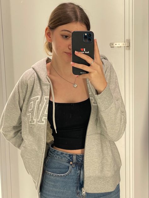 Outfit Ideas With Grey Zip Up Hoodie, Crop Grey Sweater Outfit, Zip Up Grey Hoodie Outfit, Gray Zip Up Jacket Outfit, Cute Outfits With Zip Up Hoodies, Gap Zip Up Hoodie Outfit Aesthetic, Light Purple Zip Up Hoodie Outfit, Gap Hoodie Zip Up, Grey Gap Zip Up Outfit