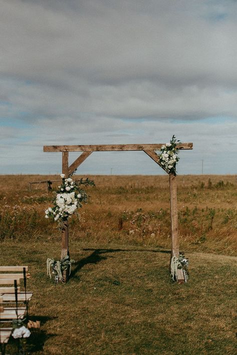 Octagon Arbor Wedding, Farm Wedding Arch, Backyard Field Wedding, Farm Wedding Simple, Prairie Wedding Ideas, Outdoor Field Wedding Ceremony, Country Field Wedding, Outdoor Farm Wedding Ceremony, Surprise Backyard Wedding