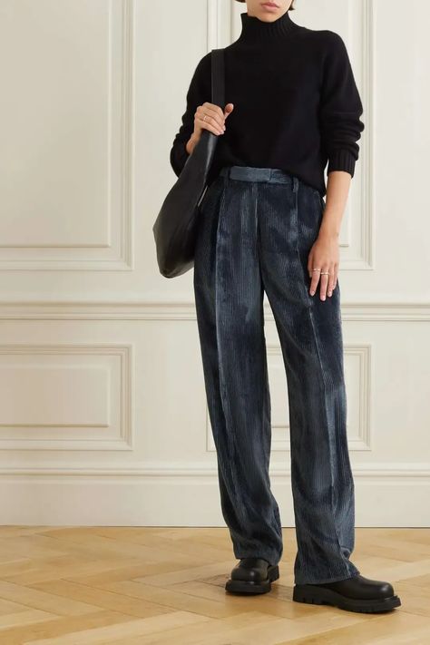 Corduroy pants are a versatile staple, year-round. If you’re looking to update your fall outfits, check out our guide to the best shoes to wear with corduroy pants this year. Velour Pants Outfit, Estilo Indie, Overalls Outfit, Autumn Outfits, Interview Outfit, Pants Design, Autumn Outfit, Casual Fall Outfits, Fall Outfits Women