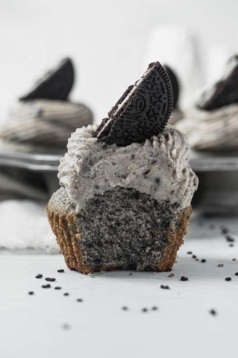 Oreo Cupcake Recipe, Cookies And Cream Frosting, Cheesecake Brownie, Oreo Cupcakes, Oreo Recipes, Chocolate Oreos, Cookies N Cream Cookies, Oreo Dessert, Oreo Cookie