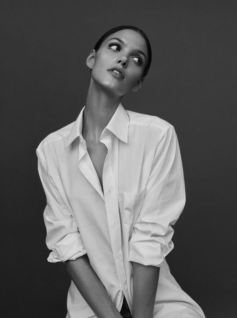 White Shirt Woman Photography, Studio Photography Fashion, Hunter Bell, Studio Photography Poses, Photoshoot Studio, Portrait Photography Women, Fashion Photography Poses, Model Poses Photography, Photography Poses Women