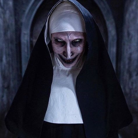 Makeup Horor, Scary Images, Scary Photos, Horror Photos, The Nun, Dark Evil, Horror Pictures, Horror Movie Icons, Horror Makeup