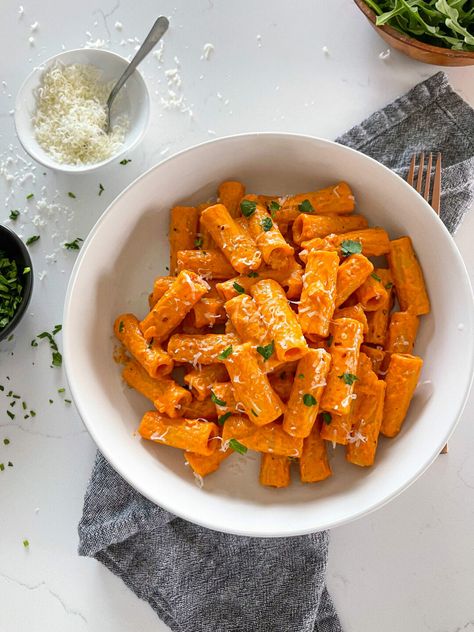 Rigatoni with Creamy Tomato Sauce Creamy Tomato Rigatoni, Tomato Creamy Pasta, Rigatoni With Vodka Sauce, Rigatoni Noodles, Creamy Vodka Sauce, Vodka Sauce Recipe, Vodka Sauce Pasta, Rigatoni Recipes, Dinner Desserts