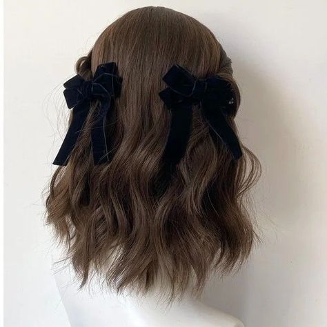 Hair Style Korea, Kawaii Hairstyles, Ribbon Hairstyle, Short Hair Tutorial, Shot Hair Styles, Peinados Fáciles Para Cabello Corto, Hair Stylies, Velvet Hair, Penteado Cabelo Curto