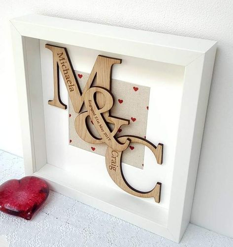 Unique Engagement Pictures, Engraved Letters, Personalized Engagement Gifts, Boyfriend Crafts, Engagement Picture, Frame Crafts, Valentine's Day Diy, Unique Engagement, Valentines Diy