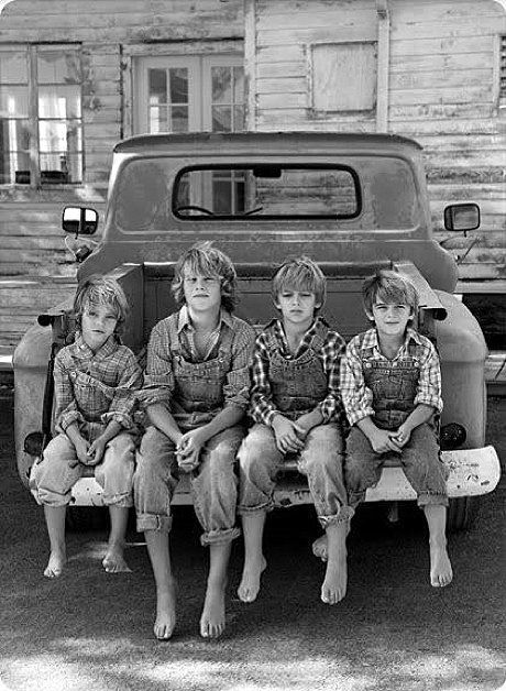 Senior Stuff, Blue Truck, Three Boys, Photo Vintage, Pickup Truck, Country Girls, Children Photography, Great Photos, Family Photography