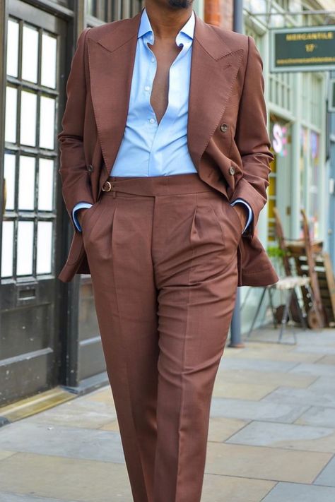 Man wearing a chocolate brown suit! Italy Spring Outfits, Suit Without Tie, Brown Suits For Men, Don Vito Corleone, Dapper Gentleman Style, Dress Pants Outfits, Custom Dress Shirts, Pants Outfit Men, Brown Dress Pants