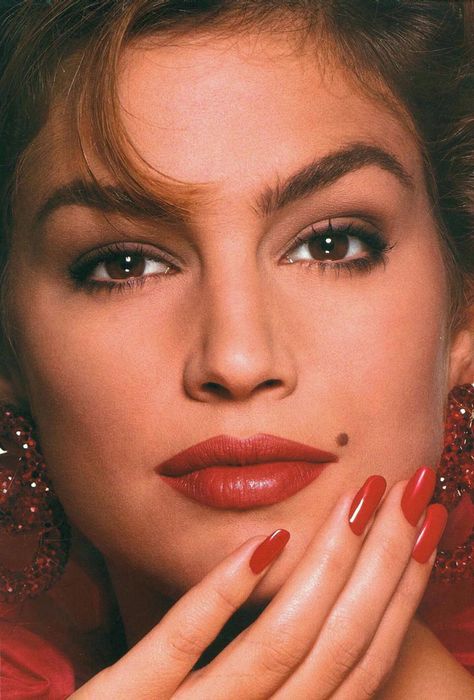 celebrities-body-parts-08-cindy-crawford-mole 1990s Makeup, Cindy Crawford Photo, 90s Makeup Look, Meagan Good, 90s Makeup, 90s Supermodels, 90s Models, Beauty Mark, Eyeliner Looks