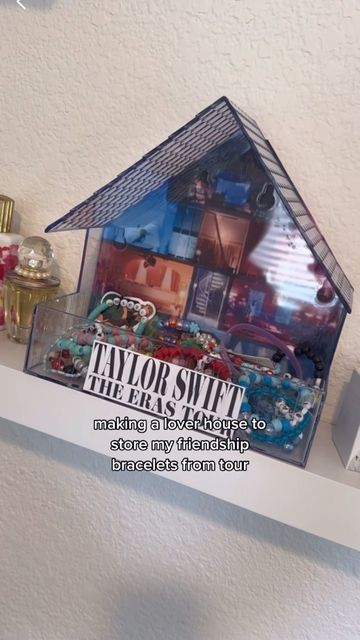 Taylor Swift Bracelet Holder, Diy Swiftie Gifts, Diy Gifts For Swifties, Taylor Swift Paper Craft, Taylor Swift Eras Tour Keepsake, Eras Tour Shadow Box Ideas, Book Gift Basket, Lover House, Big Reputation