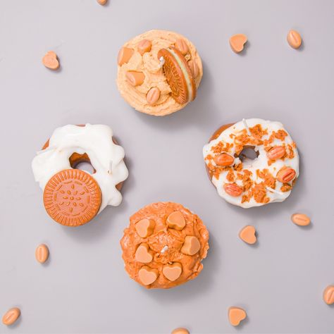 Sweeten up your space with our cute muffin and donut candles! 🍩🧁 Perfect for adding a touch of charm to any corner. #candles #homedecor #melhorcandles Donut Candle, Donut Candles, Donuts, Art Ideas, Muffins, Candles, Quick Saves, Art