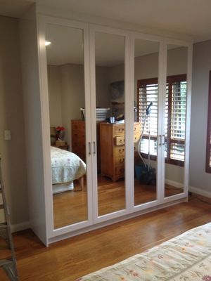 Mirror Cupboard Doors, Small Bedroom Closet Storage Ideas, Closet With Mirror Doors, Wardrobe With Mirror Doors, Mirror Wardrobe Doors, Mirror Door Wardrobe, Cupboard With Mirror, Closet With Mirror, Mirrored Closet Doors