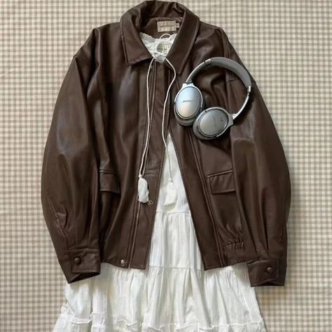 Black Leather Coat Women, Looks Pinterest, Black Leather Coat, Downtown Outfits, Motorcycle Women, Mein Style, Swaggy Outfits, Coat Women, 가을 패션