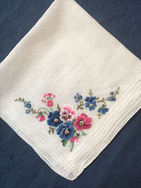 Handkerchief Painting, Embroidery Kitchen Towels, Handkerchief Embroidery, Towel Embroidery Designs, Handkerchief Crafts, Embroidery Napkins, 100 Crochet Stitches, Embroidery Stitches Beginner, Flower Machine Embroidery Designs