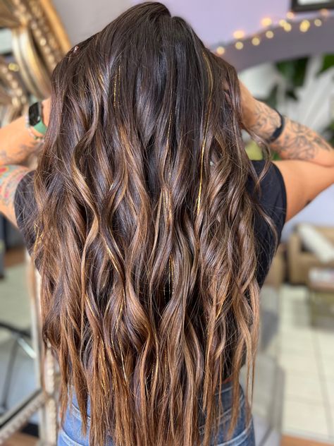 Hair Tinsel Balayage, Brown Hair With Highlights And Tinsel, Cute Tinsel Hair, Hair Tinsel Wedding, Brown Hair With Gold Tinsel, Brunette Hair With Tinsel, Hair With Tensil, Tinsel For Brown Hair, Silver Tinsel In Brown Hair