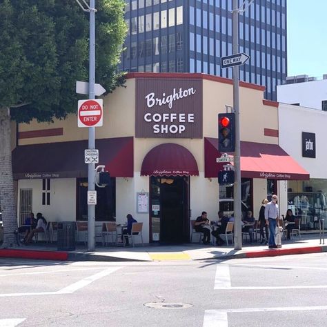 Top 10 Coffee Shops in Beverly Hills - Brooksy Urth Caffe, Alfred Coffee, Beverly Hills Real Estate, Beverly Hill, Cute Coffee Shop, Blue Bottle Coffee, Coffee Room, Living In Italy, California Homes