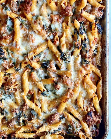 Pasta Pie, Comfort Pasta, Slab Pie, Italian Sausage Recipes, Food Italian, Baked Pasta Recipes, Cold Pasta, Roasted Pumpkin Seeds, Baked Ziti