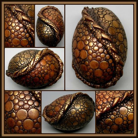 Dragon Talon Egg | Created with polymer clay and paint over … | Flickr Dragon Eggs Tutorial, Dragon Egg Diy, Polymer Clay Kunst, Dragon Eggs, Polymer Clay Dragon, Dragon Crafts, Fantasy Decor, Clay Dragon, Diy Bird Feeder