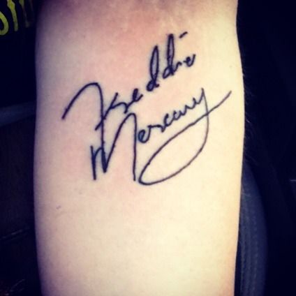 FREDDIE MERCURY AUTOGRAPH TATTOO Freddie Mercury Tattoo, Princes Of The Universe, Freddy Mercury, Christopher Bailey, Ring Tattoos, Damiano David, Band Tattoo, Freddie Mercury, Tattoo Images