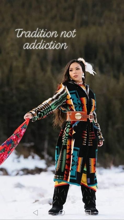 Native American Queen, Native American Style Outfits, Native American Jackets, American Drawing, American Outfits, Indigenous Fashion, Native Fashion, Women Rule, Native Women