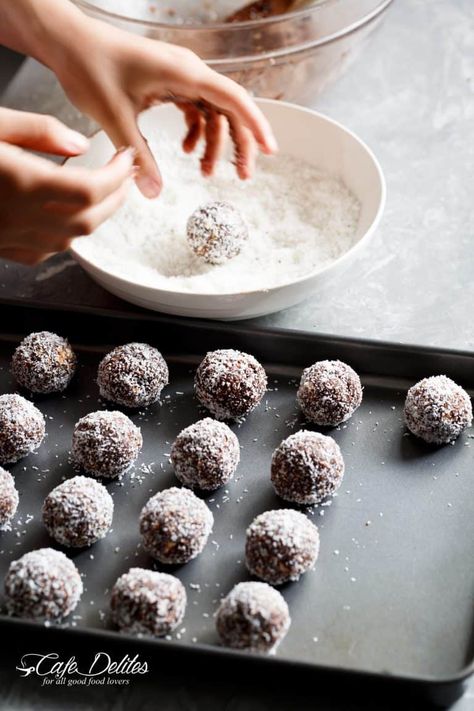 Treats To Give As Gifts, Coconut Balls Recipe, Chocolate Coconut Balls, Baking Corner, Snowballs Recipe, Homemade Chocolate Truffles, Best Treats, Coconut Balls, Baking Stuff