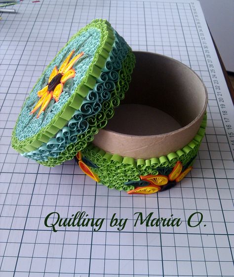 Quilling Box Ideas, Handmade Hamper, Hearts Paper Crafts, Diy Quilling Crafts, Paper Quilling Earrings, Neli Quilling, Paper Quilling Tutorial, Paper Quilling For Beginners, Paper Quilling Cards