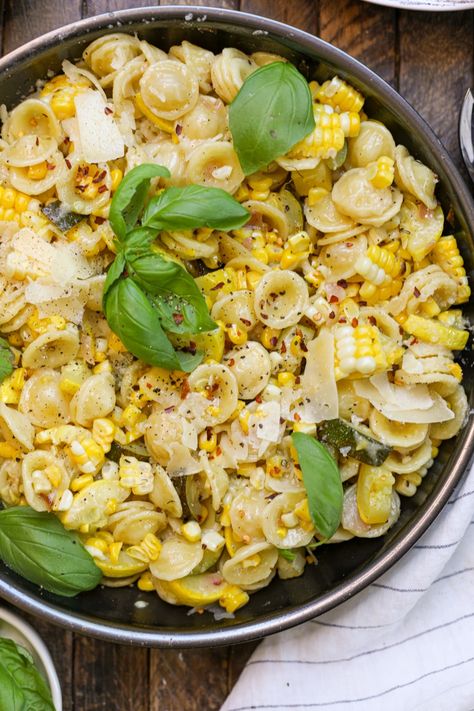 Summer Pasta with Zucchini, Squash and Corn - Healthyish Foods Summer Veggie Pasta Recipes, Summer Zucchini Pasta, Summer Corn Pasta Recipes, Corn And Zucchini Pasta, Summer Corn Pasta Salad, Squash And Zucchini Pasta Recipes, Summer Squash And Corn Recipes, Corn Zucchini Pasta, Corn And Pasta Recipe