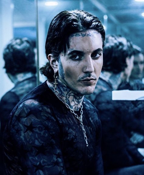 Ollie Sykes, Uni Flat, Styl Grunge, Tokyo Ghoul Pictures, Band Au, Metal Boy, Oli Sykes, Back Hurts, Oliver Sykes