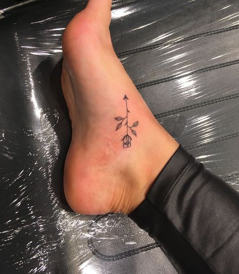 Rose And Arrow Tattoo, Rose Arrow Tattoo, Friendship Arrow Tattoo, Arrow Tattoo Placements, Arrow Tattoo Ribs, Feather Arrow Tattoo, Crossed Arrow Tattoos, Tattoo On Foot, Classy Tattoos For Women