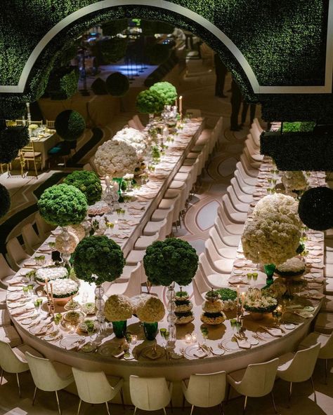 Indoor Garden Wedding Reception, Wall Street Nyc, Feather Wedding Decorations, Wedding Nature, Indoor Garden Wedding, European Garden, Garden Wedding Reception, Garden Reception, Green Themed Wedding