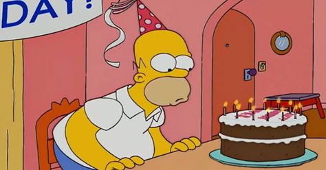 Simpsons Recipes, Homer Simpson Birthday, Simpsons Birthday, Cake Gif, Birthday Cake Gif, Homer And Marge, 65th Birthday, Pretty Birthday Cakes, Homer Simpson