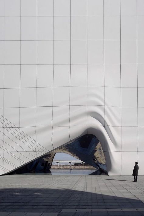 A rift, a portal, an illusion? 🪄 It looks like all three, but this fluid architecture actually marks the entrance to the world’s largest club: Chroma, in Paradise City, South Korea. The complex – also known as “The Imprint” – promises visitors a truly transcendent experience. Entrance Portal Architecture, Void Entrance, Focal Point Architecture, Form Follows Function Architecture, Undulating Architecture, Fluid Interior Design, Illusion Architecture, Portal Architecture, Curvy Architecture