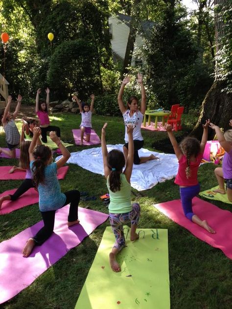 Yoga Birthday Party, Kids Yoga Games, Yoga Party, Kids Yoga Classes, Yoga Lesson Plans, Childrens Yoga, Kids Yoga Poses, Kids Play Set, Yoga Business