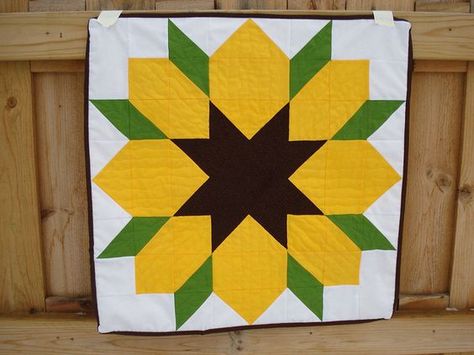 Sunflower Swoon block! What a cute idea. A full quilt with four or six different flowers would be colorful. Might need to change out the shapes of each center for interest. Wooden Quilt, Sunflower Quilt, Material Crafts, Sunflower Quilts, Painted Barn Quilts, Barn Quilt Designs, Block Quilt, Barn Art, Quilt Squares