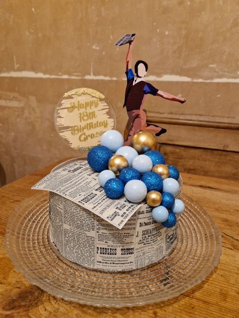 Newsies inspired, simple but effective for the biggest fans! 18th Birthday Cake, Homecoming Proposal, Paper Crafts Diy Tutorials, Newsies, 18th Birthday, Cake Inspiration, Paper Crafts Diy, Cookie Decorating, Birthday Party Themes