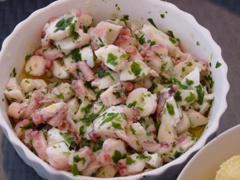 Octopus Salad Portuguese Octopus, Tuna Fish Salad, Tuna Fish Recipes, Octopus Salad, Octopus Recipes, Squid Recipes, Seafood Recipe, Fruit Salads, Seafood Salad