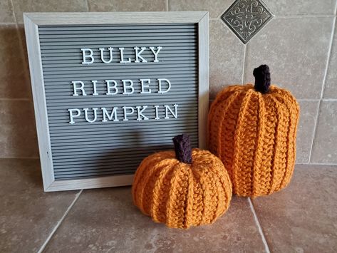 Free bulky ribbed pumpkin crochet pattern! This easy pattern, using chunky, bulky yarn, features a charming ribbed texture and includes detailed how-to instructions. Pumpkin Patch Outfit Ideas, Pumpkin Crochet Pattern, Pumpkin Crochet, Crochet Pumpkins, Patch Outfit, Fall Crochet Patterns, Pumpkin Patch Outfit, Knit Projects, All Free Crochet