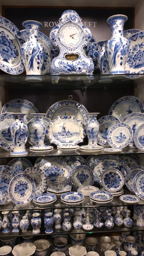 Blue And White Dining Room, Hans Brinker, Delft Porcelain, Chinoiserie Patterns, China Crockery, Hutch Display, Blue And White Dinnerware, Dutch Ceramic, Blue Willow China