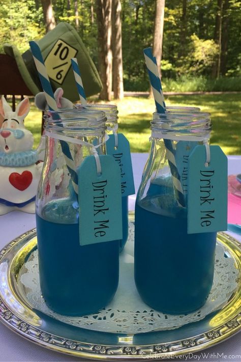 Alice Through The Looking Glass Party, Alice In Wonderland Punch, Alice In Wonderland Food, Comic Christmas, Wonderland Party Theme, Wonderland Sweet 16, Tea Hat, Wonderland Party Decorations, Alice In Wonderland Birthday Party