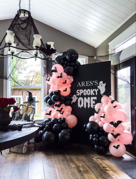 Birthday backdrop Spooky One Balloon Arch, Spooky One First Birthday Backdrop, Scary One First Birthday, Spooky One Decorations, Spooky First Birthday, Spooky 1st Birthday, Boo Birthday Party, Spooky One First Birthday, Halloween Birthday Party Ideas