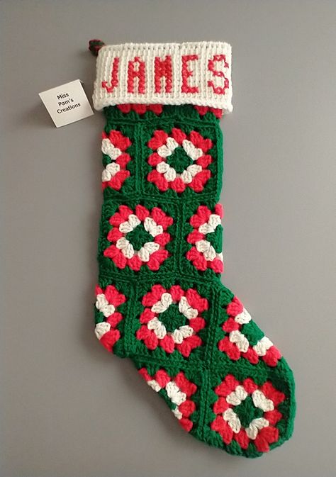 Diy Stocking Crochet, Knit Christmas Decor, Christmas Market Sewing Ideas, Vintage Christmas Crochet, Crocheted Stockings Christmas, Craft Show Crochet Ideas, Crochet Granny Square Stocking Pattern Free, Christmas Crochet Decor, Crochet Christmas Socks