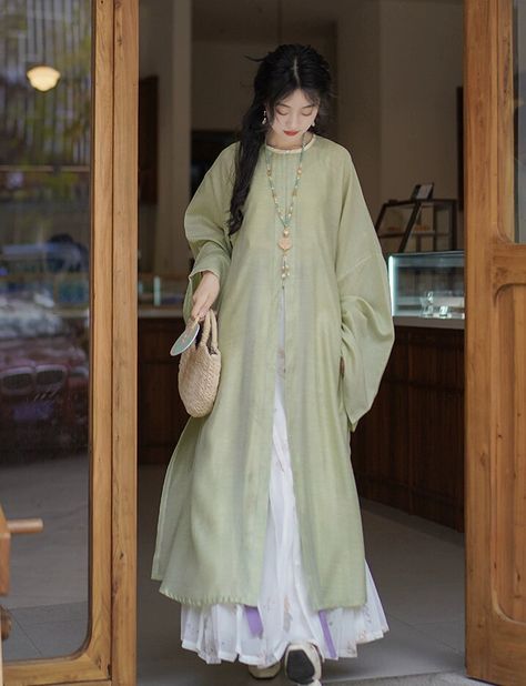 Modest Traditional Outfits, Modern Hanfu Street Style, Long Dress Layering Outfit, Hanfu Street Style, Dress Layering Outfit, Casual Hanfu, Traditional Chinese Fashion, 2025 Wardrobe, Dynasty Fashion