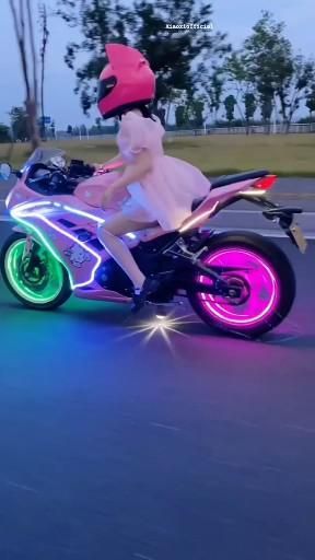 Pin on motos Pink Motorcycle Aesthetic, Girl Riding Motorcycle, Pink Motorcycle, Best Motorbike, Image Moto, Biker Photoshoot, Futuristic Motorcycle, Female Biker, Bike Photoshoot