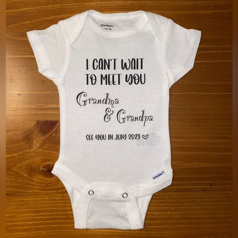 Pregnancy Announcement Newborn Gerber Onesie. Message Me Your Pregnancy Due Date For Personalization When Or After You Place Your Order. Onesies Are Made To Order! Short Sleeve Super Soft 100% Cotton With Snap Button Closure. Made With Professional Htv. All Items Are Final Sale But Please Contact Me If There Are Any Issues! Care Instructions:Wash Inside Out With Delicate Cycletumble Dry Low.Do Not Iron Decoration.Do Not Dry Clean.Live Creative By Ak Onsie Announcement Pregnancy, Pregnancy Announcement To Coworkers, Baby Announcement Onsies Ideas, Baby Announcement For Grandparents, Baby Onesie Announcement, Subtle Pregnancy Announcement, November Pregnancy Announcement, Pregnancy Announcement For Grandparents, Pregnancy Announcement To Grandparents