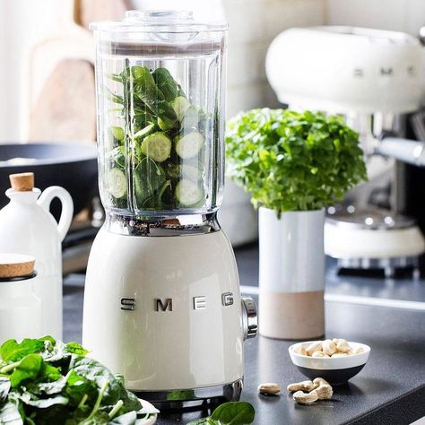 For a healthy fruit and vegetable smoothie or a creamy soup, the Smeg blender is with you every step of the way. Choose your favorite ingredients and combine them thanks to the ice crish, smoothie and pulse functions. The 1.5l jug offers enough space to satisfy all tastes. #blender #smoothie #retro #aesthetic #cream #holidaygiftideas #christmasgiftideas #holidaygiftguide #giftware #giftguide #weddinggiftideas #giftideasformom #giftideasforwife #kitchendecor #farmhouse #50svintage Smeg Blender, Smeg Toaster, Smeg Kitchen, Smeg Fridge, Blender Smoothie, Smeg Appliances, Kitchen Blenders, Best Smoothie, Detox Smoothie Recipes