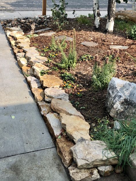 Garden Edging Stones, Stone Backyard, Edging Stones, Stone Edging, Stone Landscaping, Driveway Landscaping, Landscape Edging, Lawn Edging, Lawn And Landscape