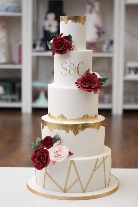 Burgandy And Gold Wedding, White And Gold Wedding Themes, Pink And Burgundy Wedding, Saffron Cake, Romantic Floral Wedding, Navy And Burgundy Wedding, Burgundy Wedding Cake, Romantic Florals, 3 Tier Wedding Cakes