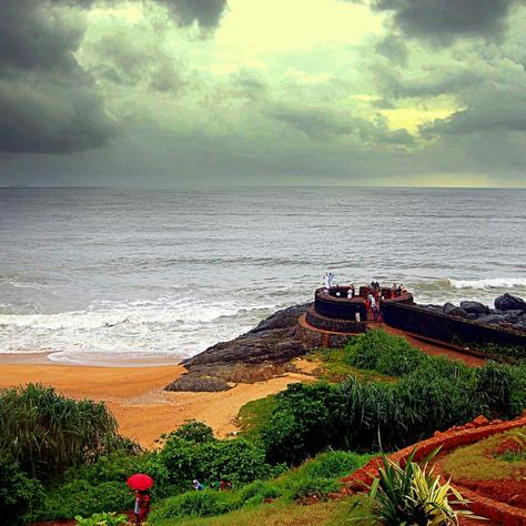 Bekal Fort, Kerala, #India Bekal Fort, Kerala Travel, Beautiful Sites, Kerala India, Houseboat, Hill Station, Adventure Activities, Tourist Places, Tour Operator