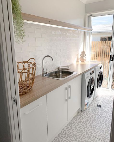 Hamptons Laundry Room, Hamptons Laundry, Laundry Remodel, Laundry Renovation, Laundry Room Tile, House Laundry Room, Laundry Ideas, Villa Interior, Dream Laundry Room