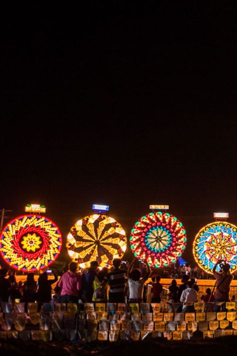 Each year on the Saturday before Christmas Eve, the city of San Fernando in the Philippines holds the Ligligan Parul Sampernandu, the Giant Lantern Festival. Several villages compete to build the most beautiful and elaborate paper lantern. They can measure up to six metres (20 feet) in diameter and are arranged in intricate patterns with vivid colours. Whether you see it as a religious holiday, something commercial, you’re sure to be interested in these 15 unusual Christmas traditions. Giant Lantern, Christmas In The Philippines, Christmas Traditions Around The World, Christmas Travel Destinations, Village Festival, Traditions Around The World, Lantern Festival, Paper Lantern, Office Christmas