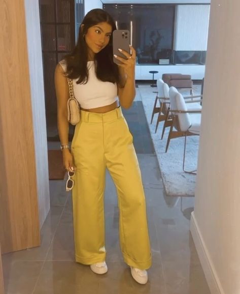 Yellow Trousers Outfit, Mustard Pants Outfit, Eurotrip Outfits, Wide Leg Trousers Outfit, Hslot Outfit Ideas, Wide Leg Pants Outfit, Denim Skirt Outfits, Yellow Pants, Yellow Outfit